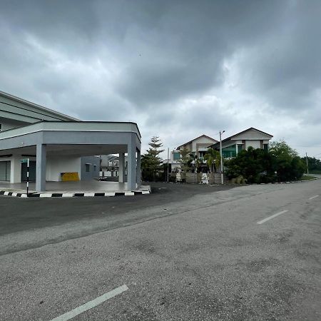 No 61 Nazirin Homestay Tmn Indah Raya 2 Manjung Lumut Exterior foto