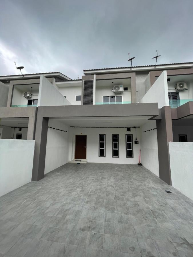 No 61 Nazirin Homestay Tmn Indah Raya 2 Manjung Lumut Exterior foto
