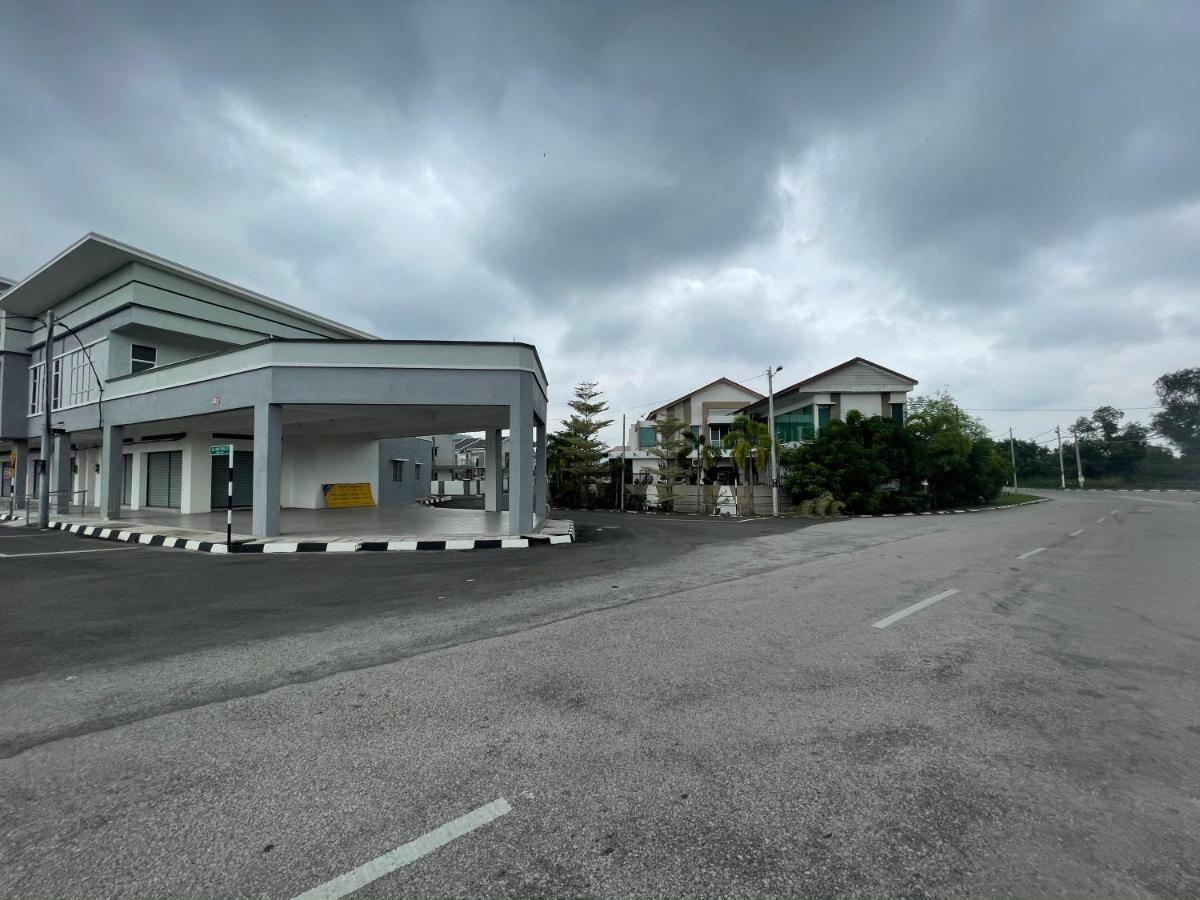 No 61 Nazirin Homestay Tmn Indah Raya 2 Manjung Lumut Exterior foto